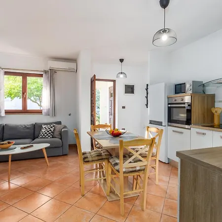 With Parking Space Basanija, Umag - 21418